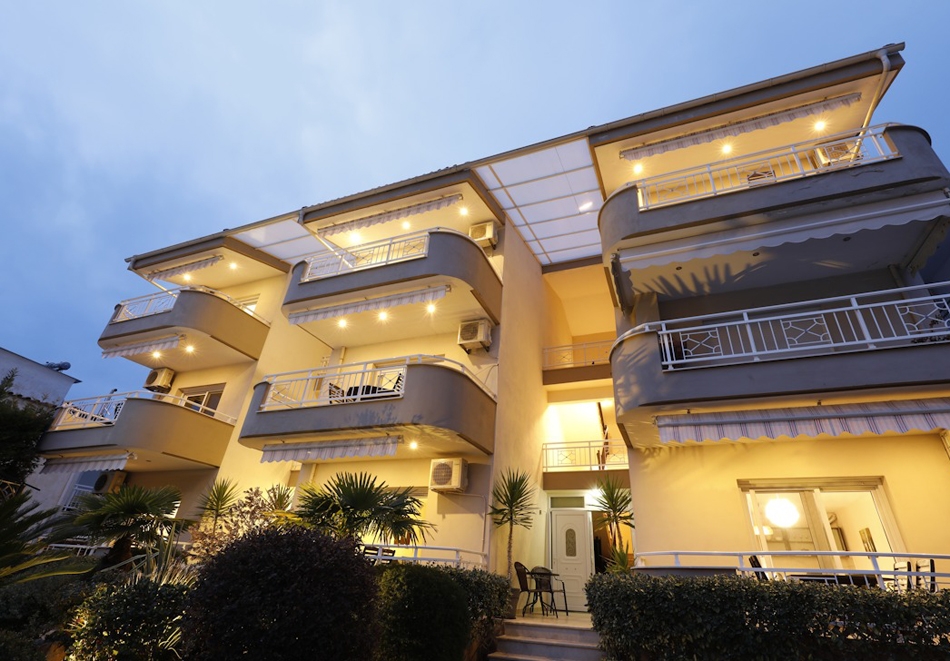 Почивка в Гърция! 1 или 2 нощувки на човек + вечери от StayInn Vacations Apartments, Керамоти. На всеки 2 нощувки – 1 БОНУС!