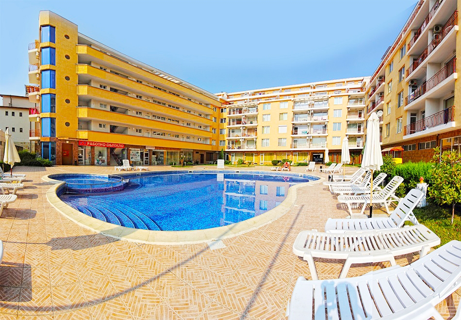 Нощувка в апартамент за 6 човека + басейн в комплекс Съни Дей 1, Слънчев бряг