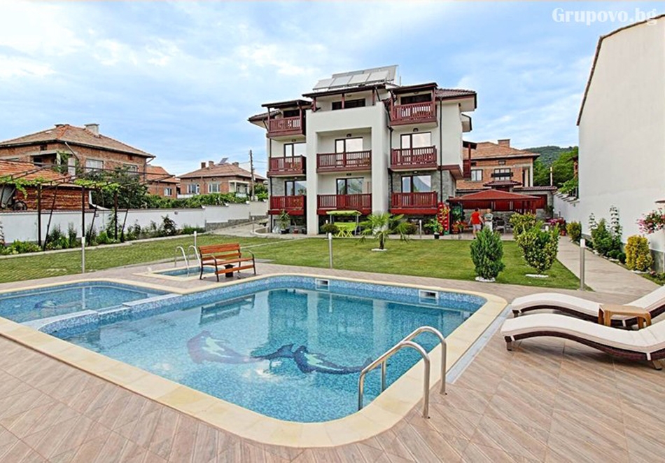 Нощувка със закуска на човек + релакс зона в Бялата къща, Огняново