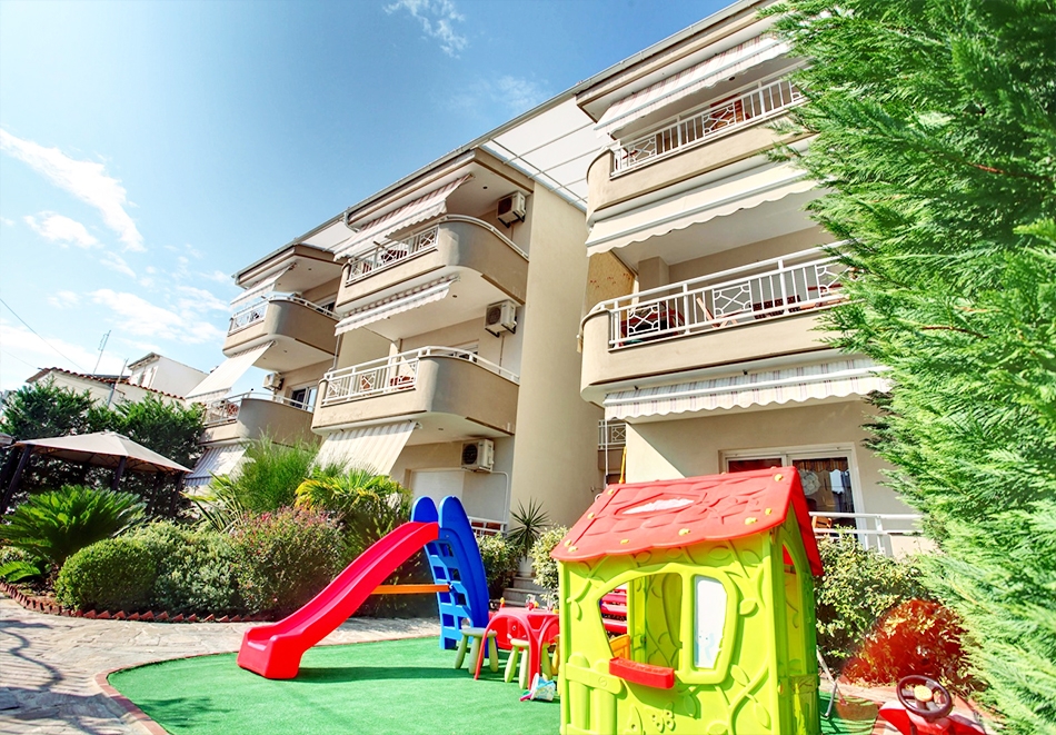 Нощувка за 2, 4 или 6 човека в StayInn Vacations Apartments на 50м. от плажа в Керамоти, Гърция