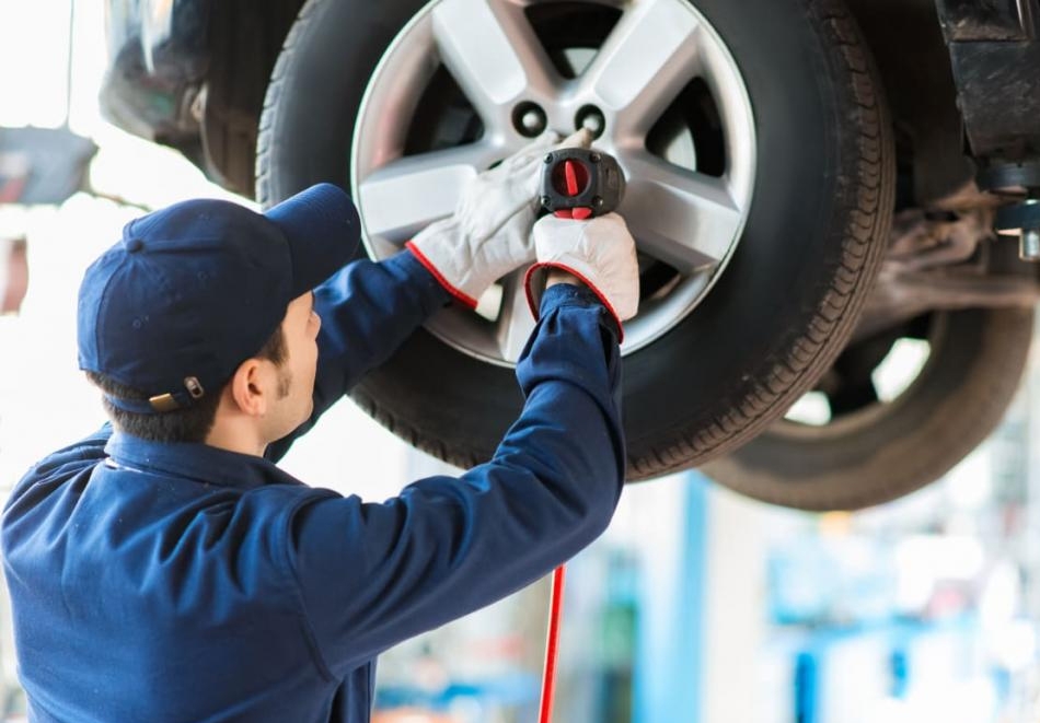 Смяна на 4 броя гуми само за 14.85 лв. от Автокозметичен център Авто макс