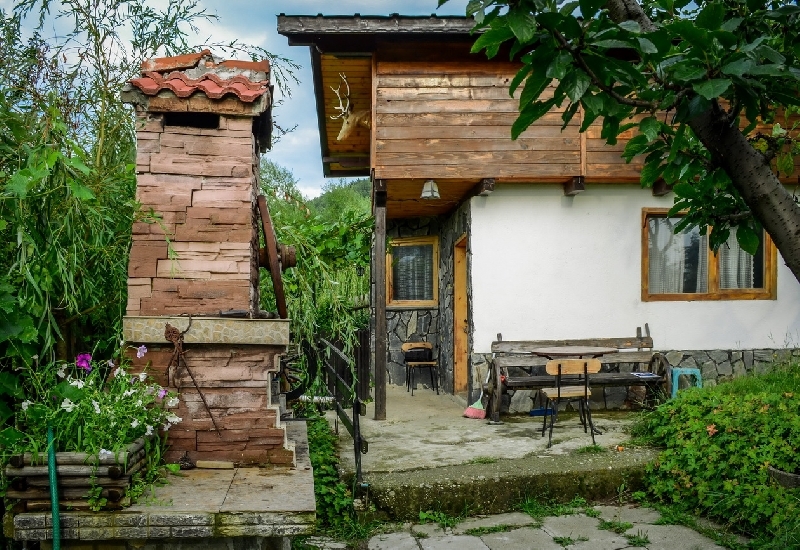 Нощувка за 4, 7 или 11 човека + механа, барбекю и обширен двор в къщи Горски рай в Сапарева баня