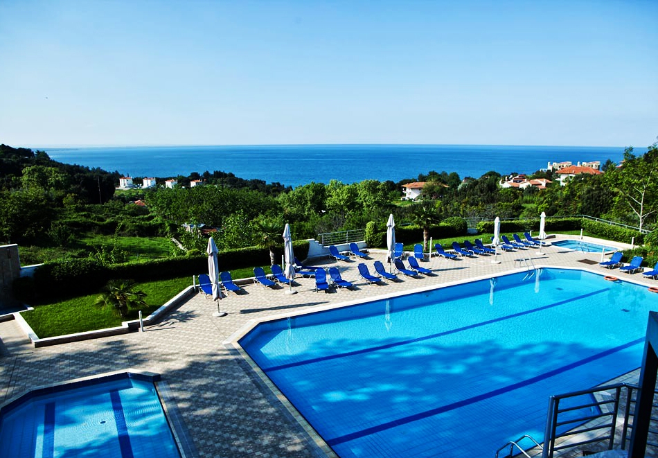 Ранни записвания за море 2020 в Гърция! Нощувка на човек на база All inclusive + басейн и трансфер до плажа в Olympus Thea Hotel, край Платамон, Гърция