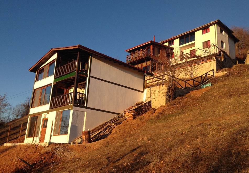 Нощувка за цялата компания в Александрови вили до Златоград