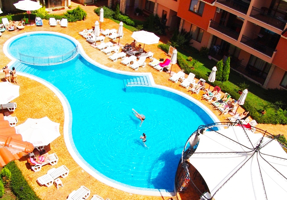 2+ нощувки на човек + басейн в Апартхотел Ефир, Слънчев Бряг