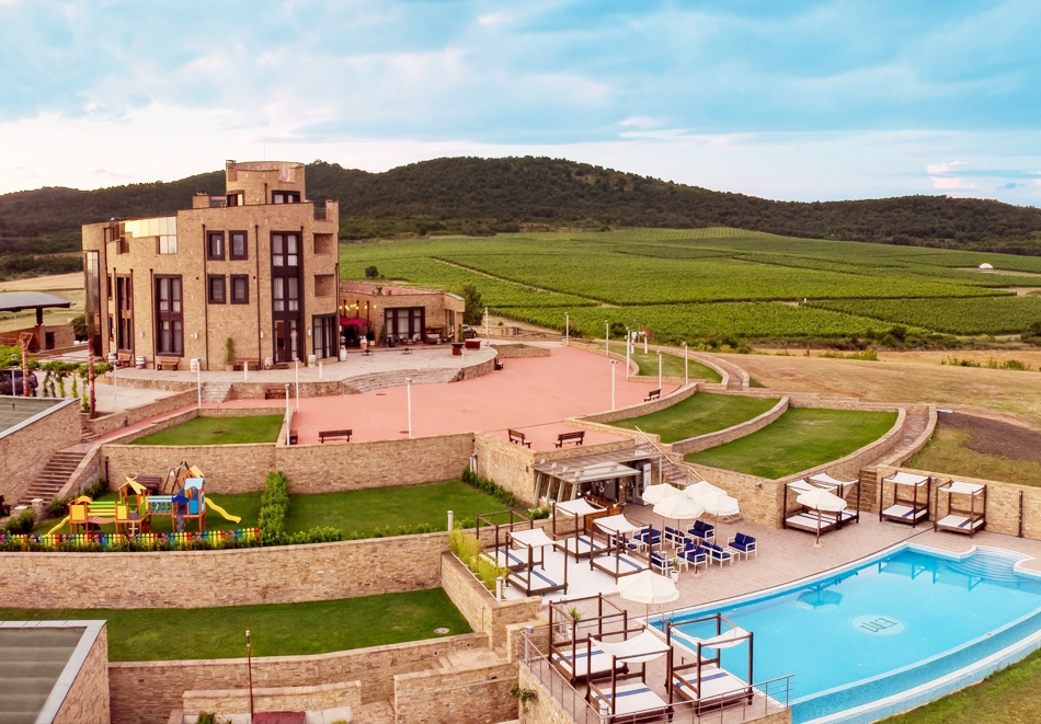 Нощувка на човек със закуска от Бутиков хотел Соли Инвикто, с. Еленово, до Нова Загора