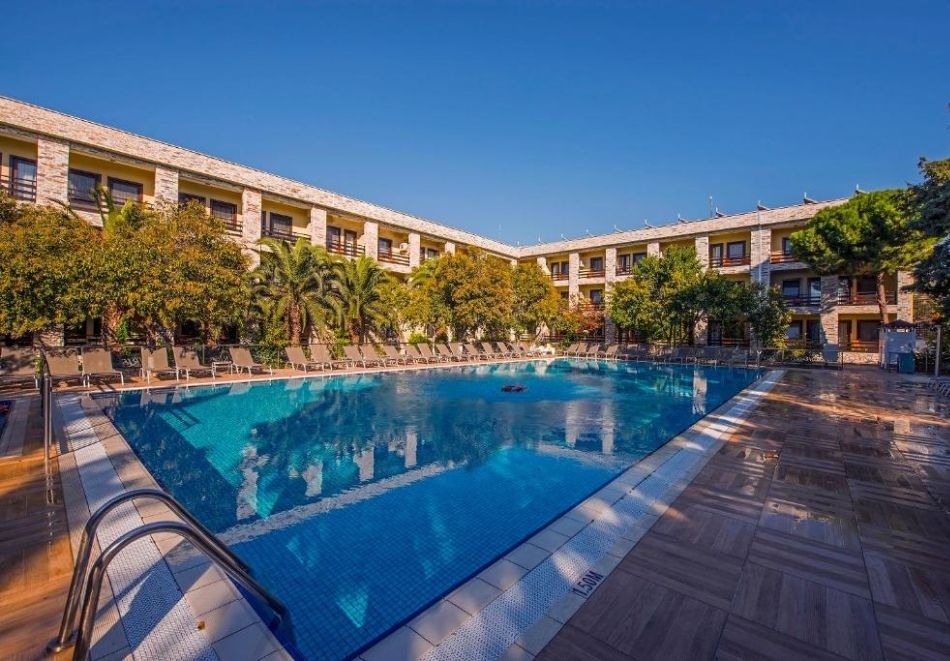 Лято 2022г. в Чанаккале, Турция! 5 или 7 нощувки на човек със закуски и вечери в хотел Iris Hotel & SPA 4* + басейн. Собствен транспoрт.