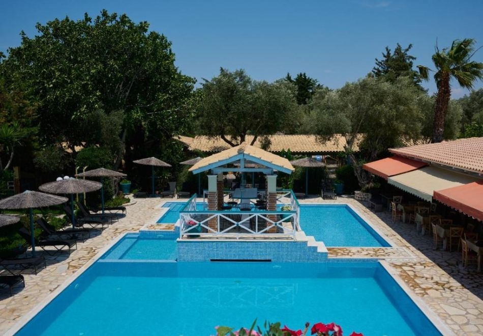 Екскурзия до Лефкада през Септември! Автобусен транспорт + 4 нощувки на човек със закуски в хотел Villagio Maistro 3*!