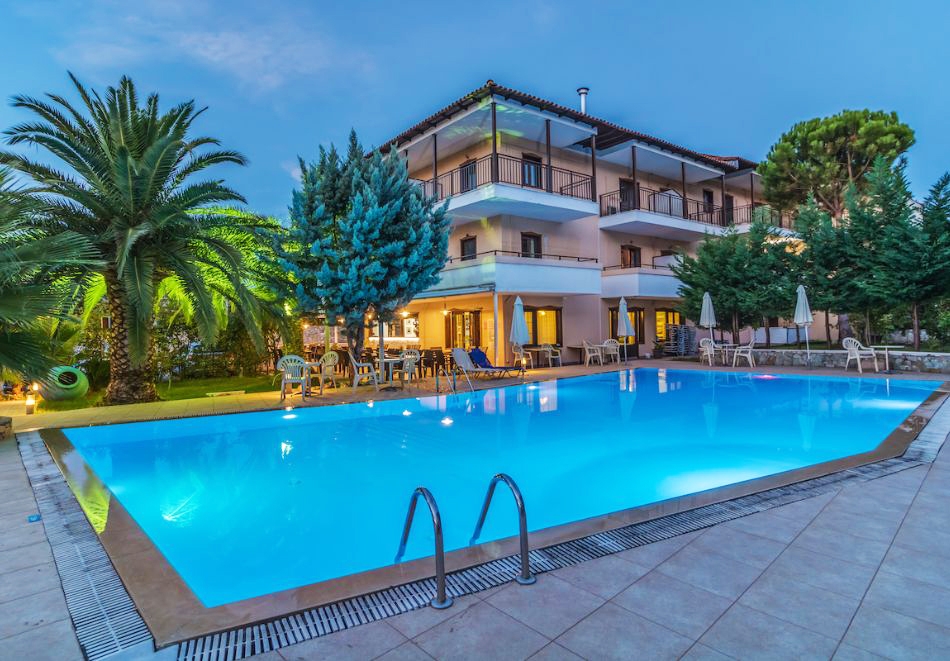 Нощувка на човек + басейн в Hotel Pegasus***, Лименас, о.Тасос, Гърция