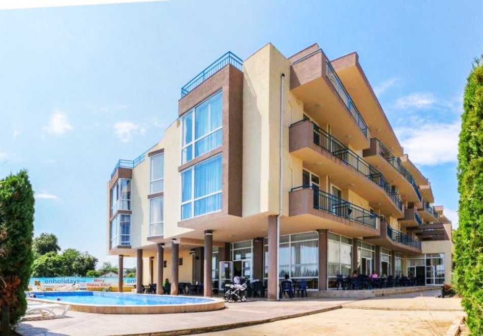 На ПЪРВА линия на плаж Градина! 2+ нощувки на човек със закуски + басейн от Апартхотел Роял Марина Бийч, Черноморец. Дете до 12г. - БЕЗПЛАТНО!