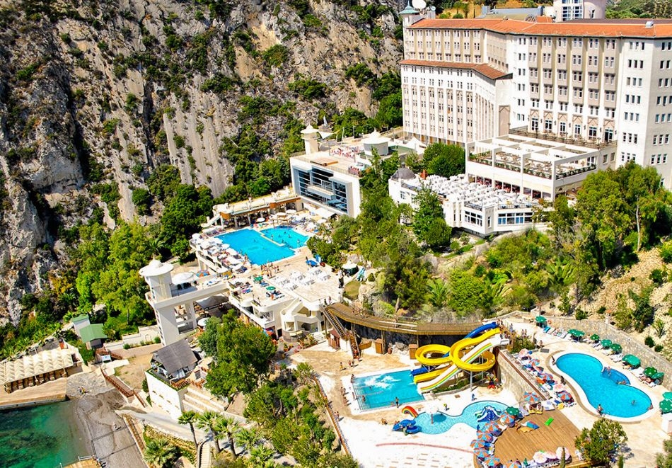 Почивка в Ladonia Hotels Adakule 5*, Кушадасъ, Турция! Автобусен транспорт + 7 нощувки на човек на база All Inclusive + басейни. Дете до 11.99 г. безплатно!