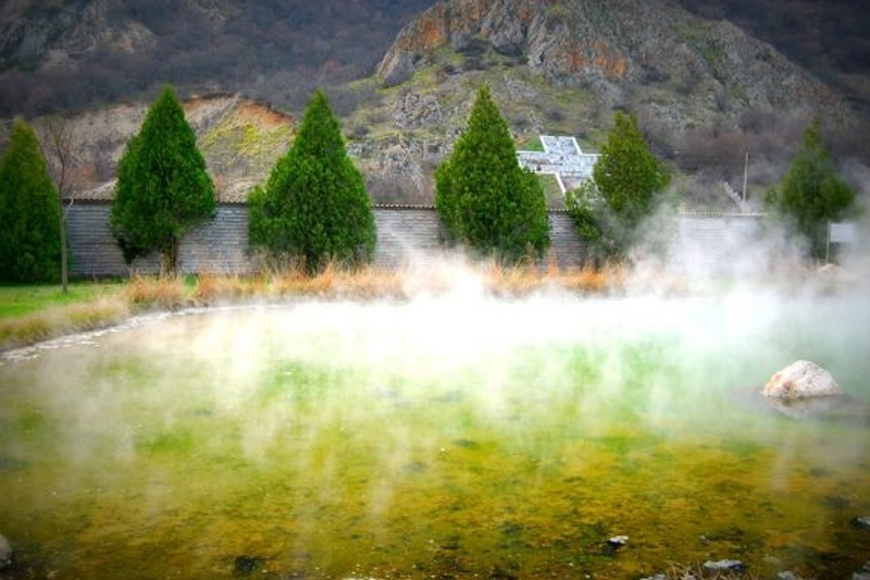 Уикенд екскурзия до Петрич, Мелник, Сандански, Рупите и Златолист! Автобусен транспорт от София + 1 нощувка на човек със закуска и посещение на Роженски манастир