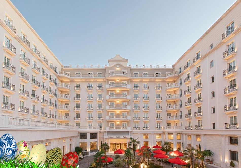 Великден в Grand Hotel Palace 5*, Солун, Гърция! 3 нощувки на човек със закуски, 2 вечери + Великденски обяд с DJ + басейн и сауна