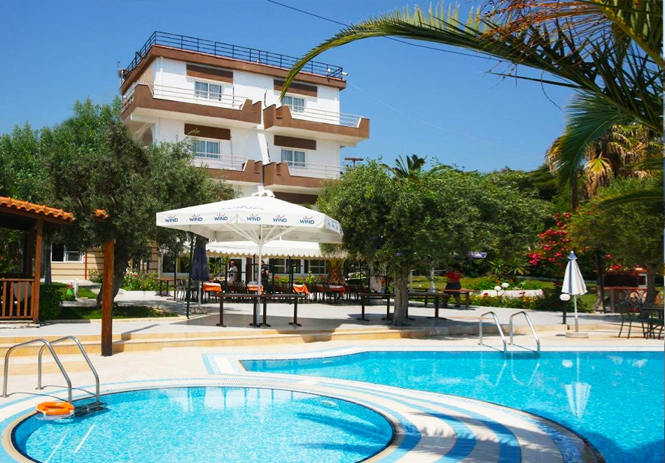 Ранни записвания на 200м. от плажа в Метаморфоси, Гърция! Нощувка на човек със закуска и вечеря + басейн в Olympic Bibis Hotel, Ситония