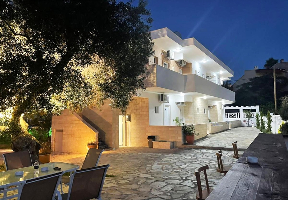 Ранни записвания за лято в Криопиги, Гърция! 2+ нощувки на човек и дете до 13 г. безплатно в Hotel Valerios