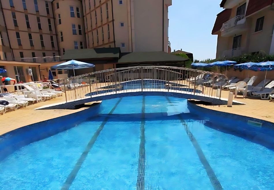 All Inclusive нощувка + басейн и дете до 12г. БЕЗПЛАТНО от хотел Аврора, Константин и Елена