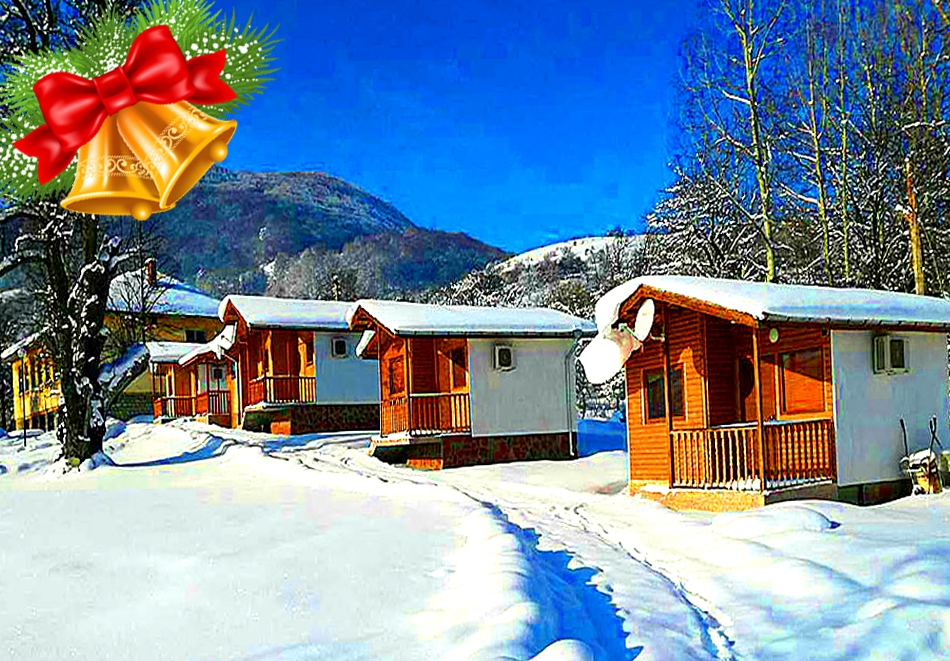 Коледа в Комплекс Елата, с. Заселе! Нощувка за двама или наем на цял комплекс за 20 човека и ползване на закрита механа и барбекю
