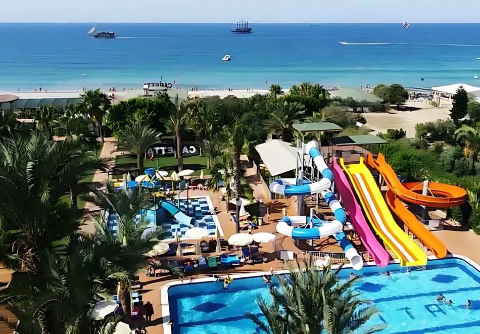 Ранни записвания за май 2025 на 1-ва линия за хотел Caretta beach 4*, Алания, Анталия! Автобусен транспорт + 7 Аll Inclusive нощувки на човек + басейн и водни пързалки