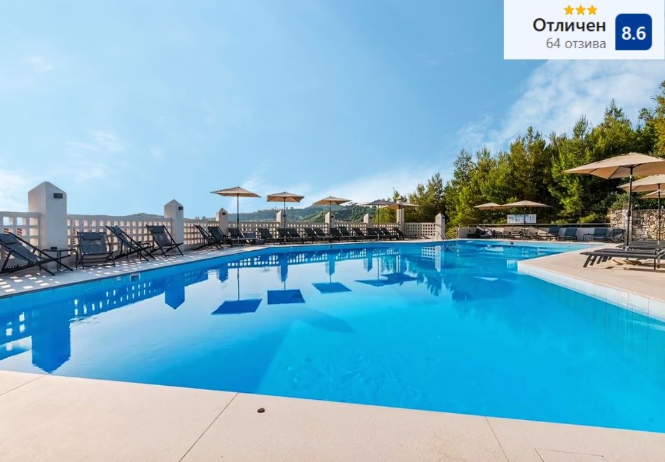 Почивка в Arya Hotel, Ханиоти, Гърция! Нощувка за ДВАМА със закуска и вечеря + басейн. Дете до 11.99г. БЕЗПЛАТНО