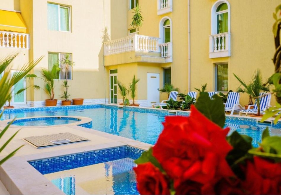 Апартаменти - студиа за двама или трима в апартаменти за гости в комплекс Марина Сънрайз, Свети Влас