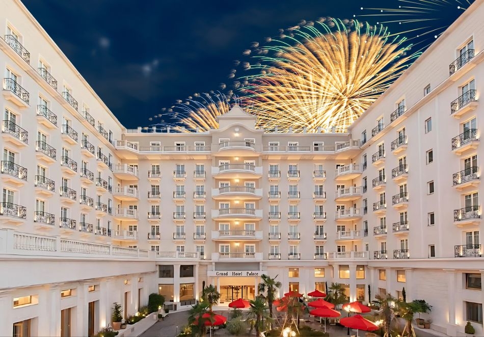 Нова Година в Солун, Гърция! 2 или 3 нощувки на човек със закуски и вечери, едната Празнична + басейн и сауна в Grand Hotel Palace 5*
