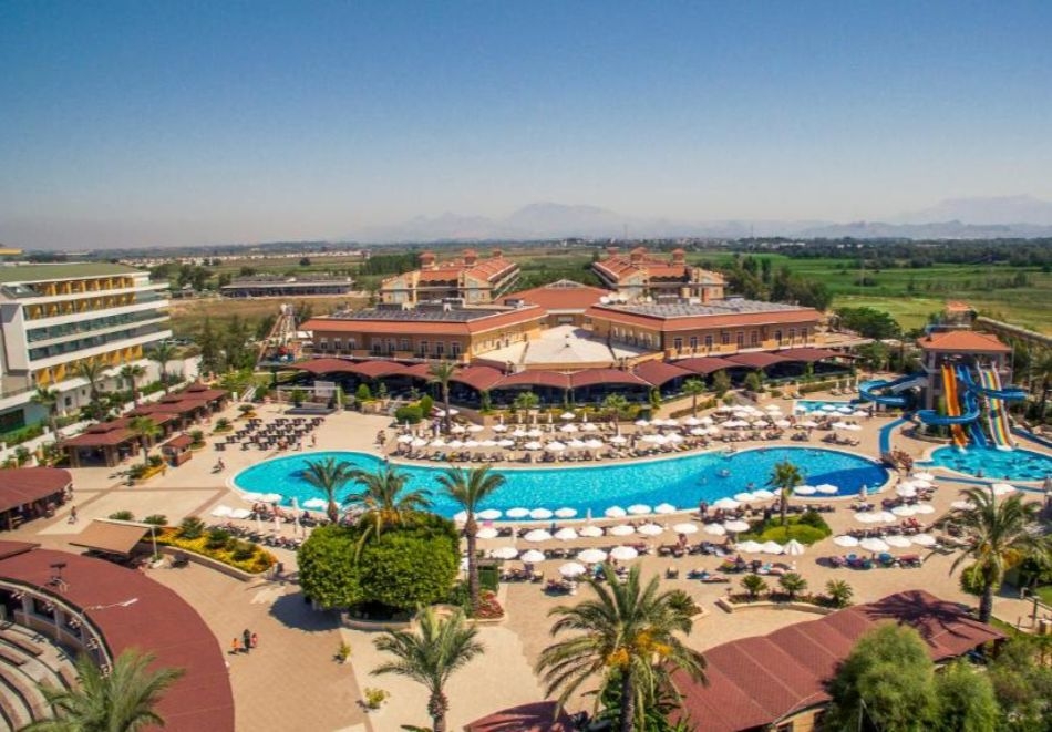 Ранни записвания за 2026г. в Crystal Paraiso Verde Resort & Spa 5*, Белек, Турция! Автобусен транспорт + 7 нощувки на човек на база Ultimate Аll Inclusive + басейни. Дете до 11.99г. БЕЗПЛАТНО!
