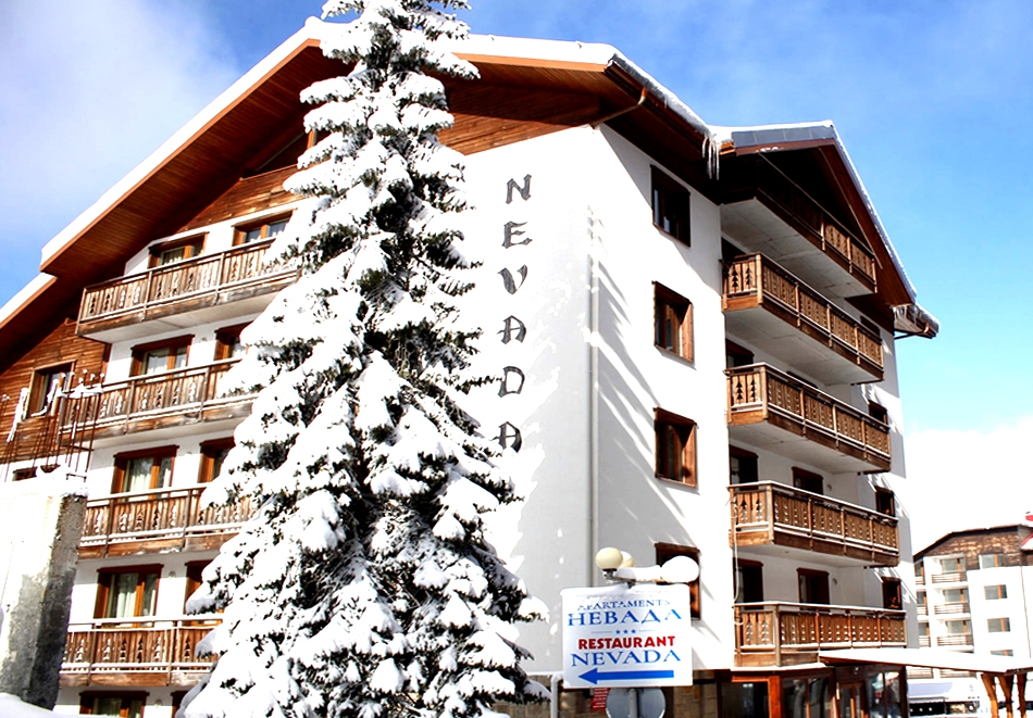 Почивка в Пампорово, в близост до писта №7 и лифт №1! Нощувка на човек със закуска и вечеря от Апартаменти Невада