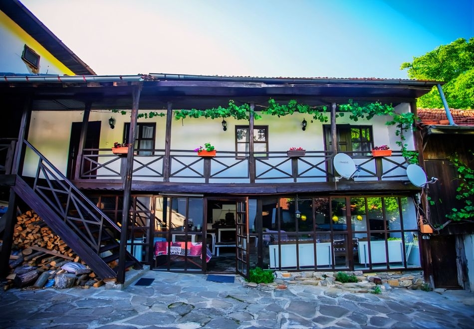 С компания в Троянския Балкан! Наем на самостоятелна вила за 6 човека с механа и барбекю от Къща за гости Планинска среща, с.Балканец