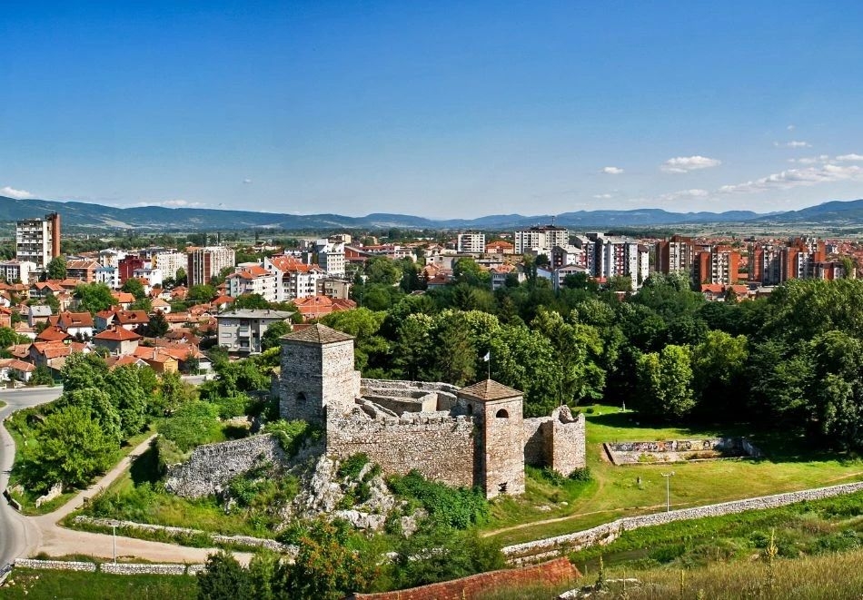 Свети Валентин в Пирот, Сърбия с транспорт от София или Плевен + нощувка на човек със закуска, вечеря и неограничена консумация на напитки и жива музика + посещение Суковски манастир