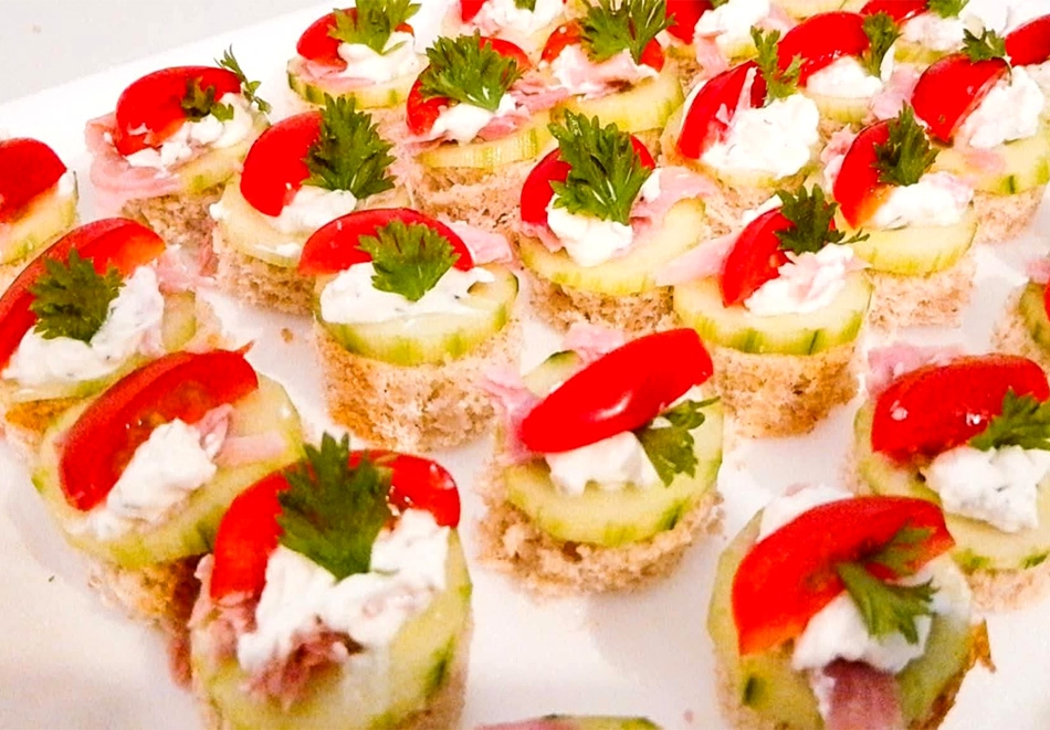 Сет от 150 броя вкусни хапки от Mrs. Pancake, София