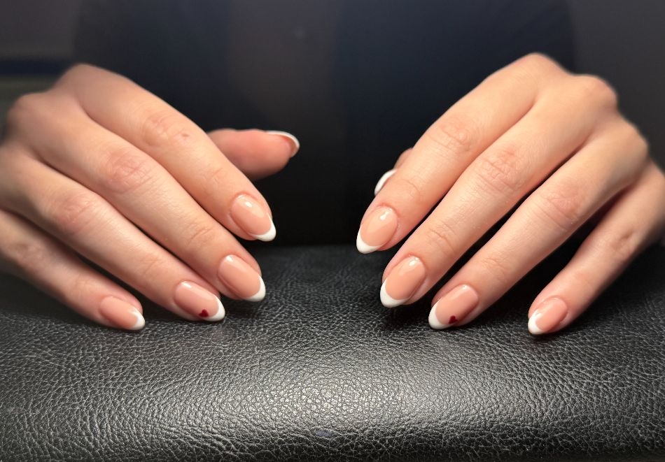 Маникюр с гел лак + сваляне на старо покритие от Студио за маникюр Ди Вижън, София