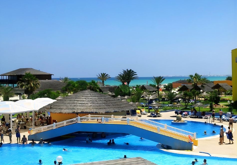 На първа линия на о-в Джерба, Тунис: Полет от София + 7 нощувки на човек на база All Inclusive в CARIBBEAN WORLD DJERBA 4*