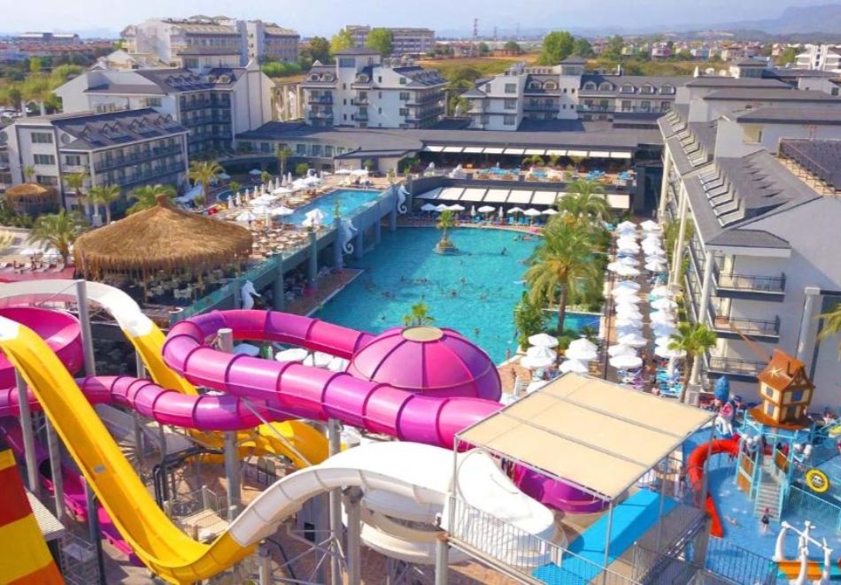 Почивка в Сиде, Турция: Автобусен транспорт от София + 7 нощувки на човек на база Аll Inclusive + басейни в DREAM WORLD PALACE 5*. Дете до 11.99г. БЕЗПЛАТНО.