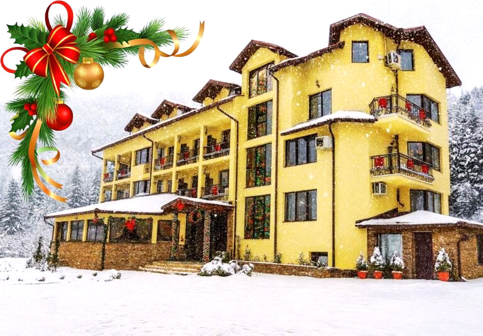 Коледа в Рибарица: 3 нощувки на човек с 3 закуски, 2 празнични обяда и 3 вечери + напитки от Семеен хотел Вежен***