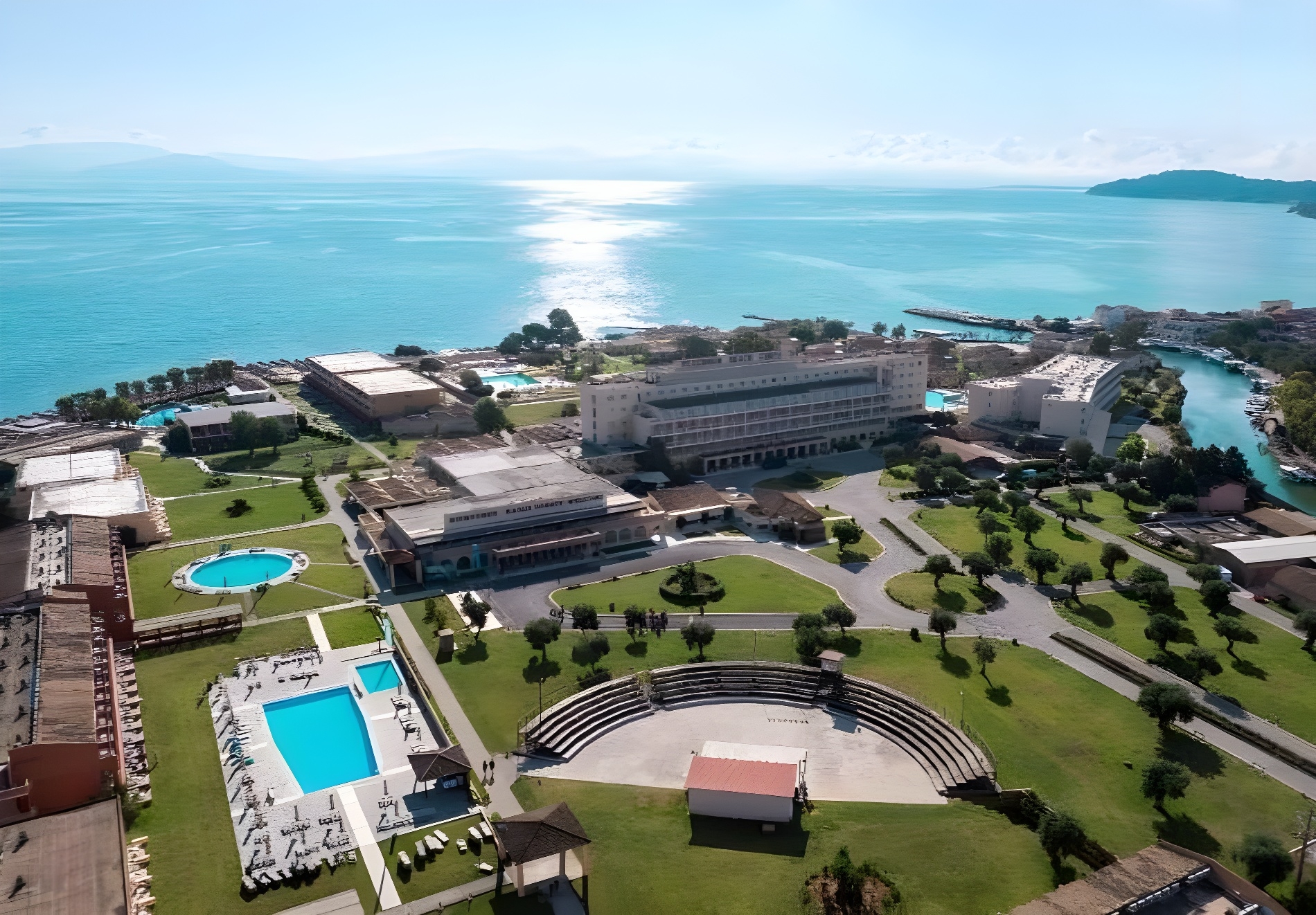 Великден на о. Корфу, Гърция + посещение на Керкира: Автобусен транспорт + 3 нощувки на човек на база All Inclusive и Великденски обяд с музика на живо и фолклорна програма в хотел Canvas by Mitsis Messonghi 4*