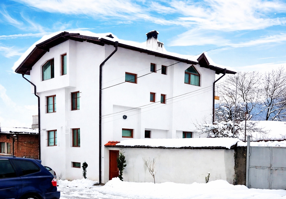 Почивка в Добринище: Нощувка на човек в къща за гости Байракови