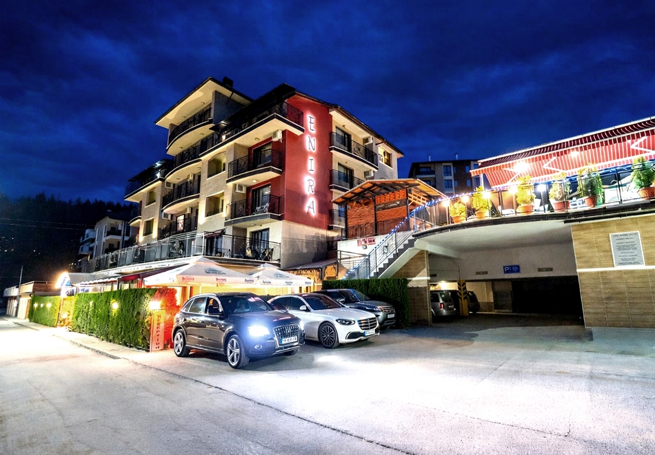 Почивка във Велинград: Нощувка на човек със закуска и вечеря + минерален басейн и релакс зона от хотел Енира****