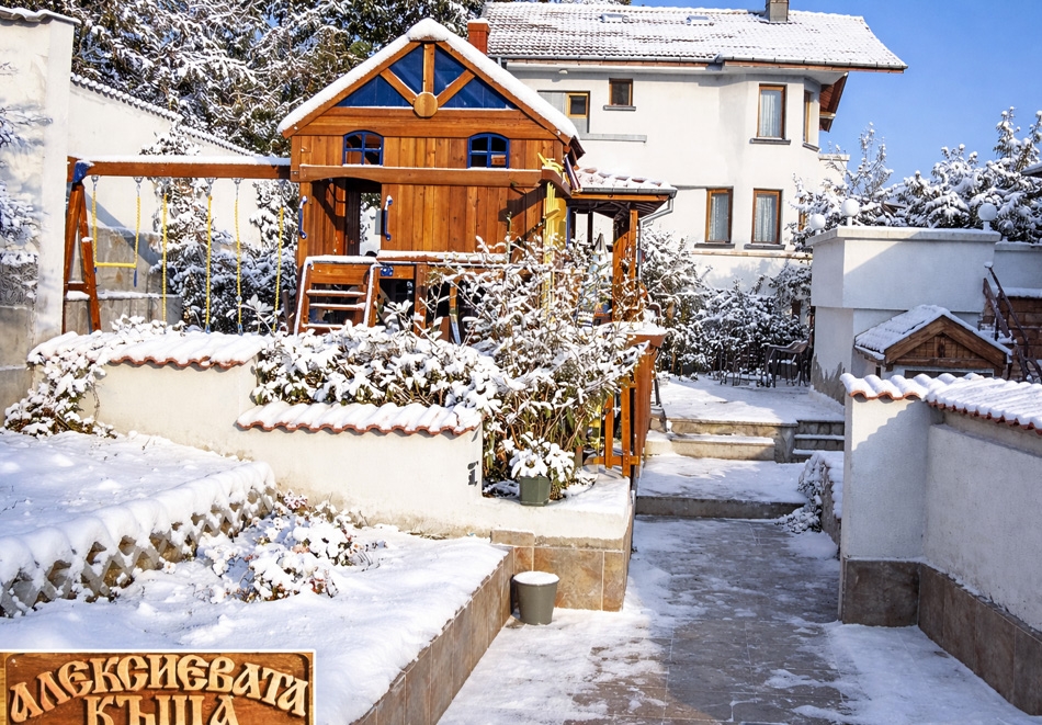 Почивка край София: Нощувка на човек със закуска или закуска и вечеря от Алексиевата къща, с. Гургулят, обл. Софийска