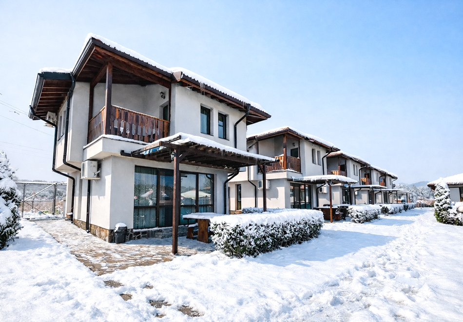 Почивка в Павел Баня: Нощувка за двама или четирима от Комплекс Бендида Вилидж