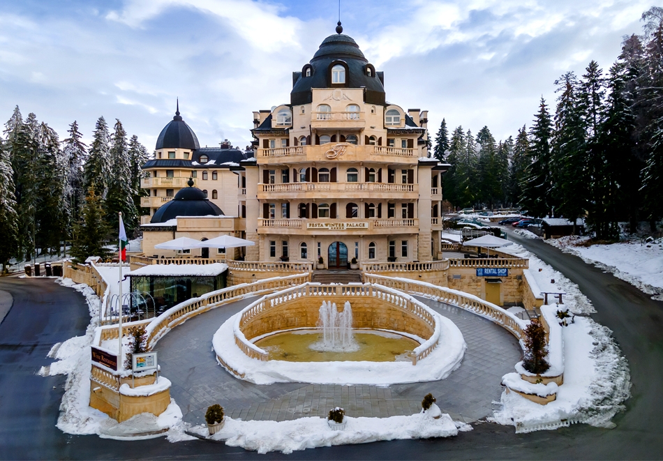 Почивка в Боровец: Нощувка на човек със закуска и вечеря + басейн и релакс зона от Хотел Феста Уинтър Палас*****