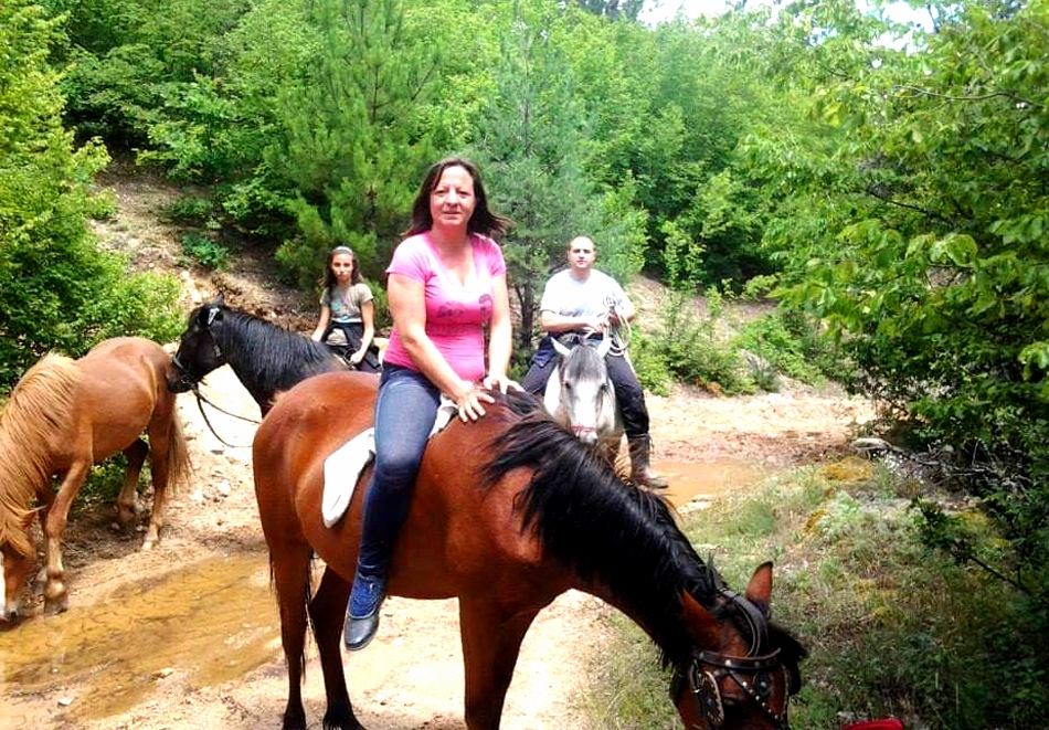 Едночасова Конна езда от Конна База Св. Иван Рилски, с. Владая, до София