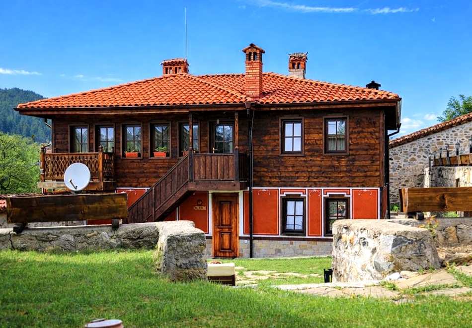 С компанията в Копривщица: Нощувка със закуска в самостоятелна къща за 8 човека от Комплекс Ред Хаус