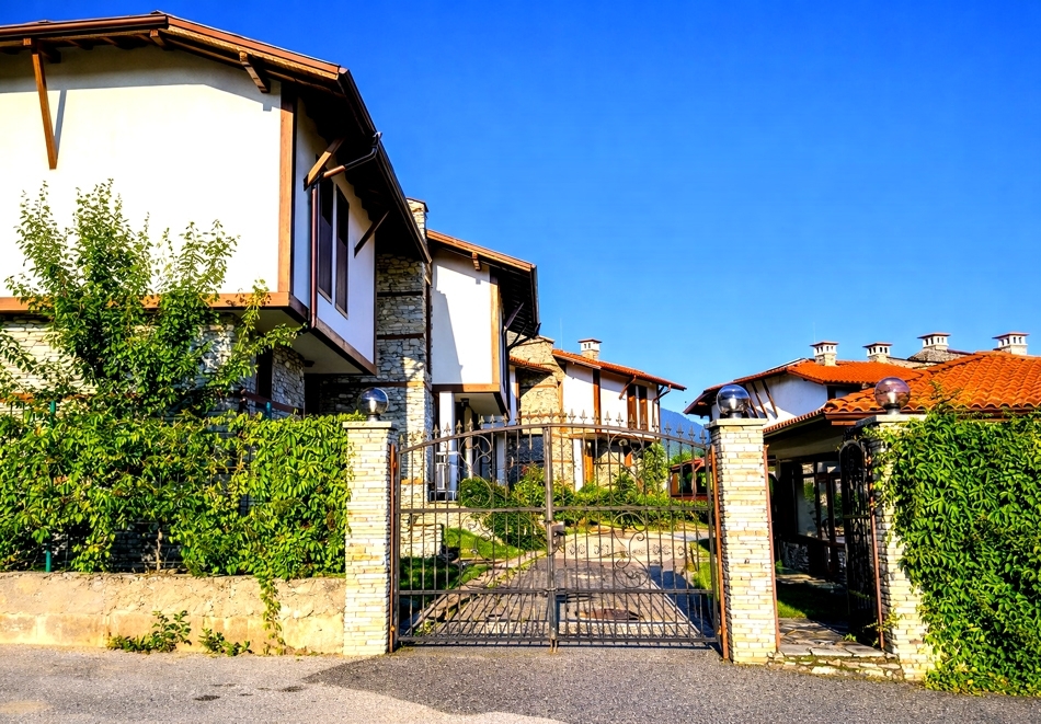 Почичква в Добринище: Нощувка за 6 човека в самостоятелна къща от Къща за гости Цветелина