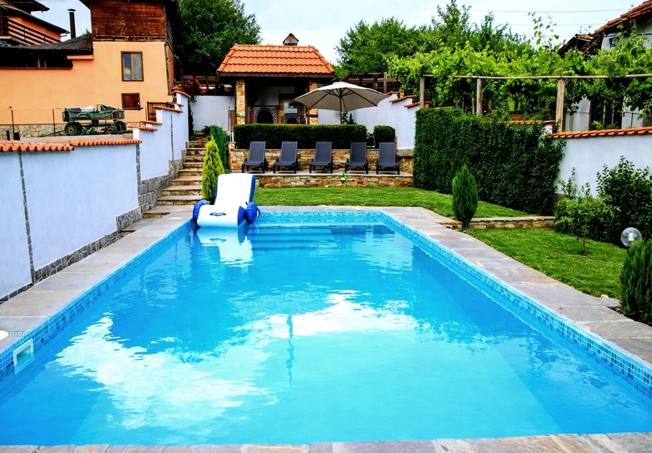 Почивка от май в Огняново: Нощувка на човек + външен минерален басейн от Къща на времето