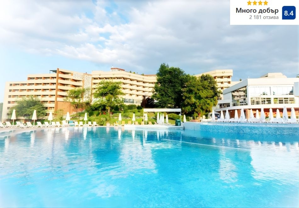 Майски празници в Хисаря: 2 или 3 нощувки на човек със закуски или закуски и вечери + минерални басейни и релакс център в хотел Хисар****