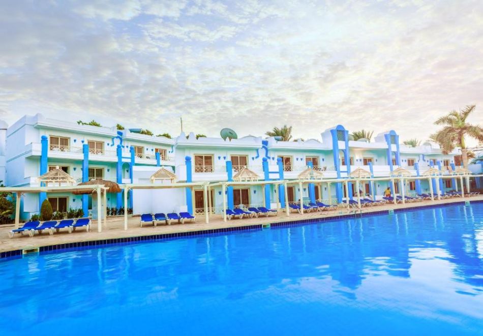 На първа линия в MIRAGE BAY RESORT & AQUA PARK 4*, Хургада, Египет! Чартърен полет от София + 7 нощувки за ДВАМА на база All Inclusive + аквапарк!, снимка 2