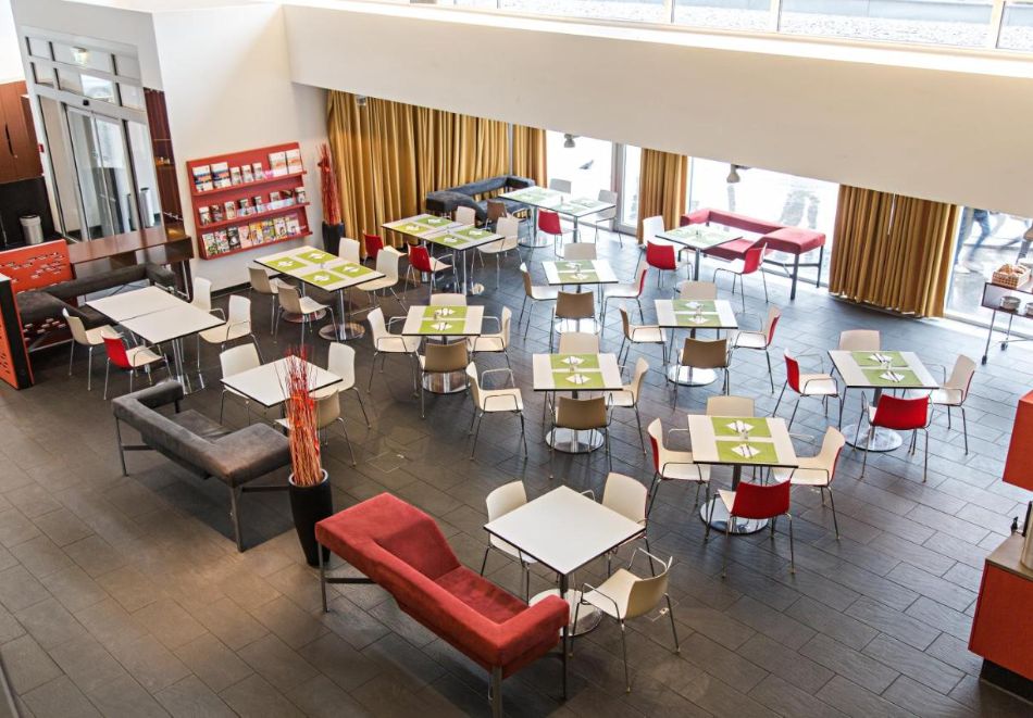Уикенд във Виена! Самолетен билет от София + 3 нощувки за ДВАМА в Kyriad Vienna Altmannsdorf, снимка 5