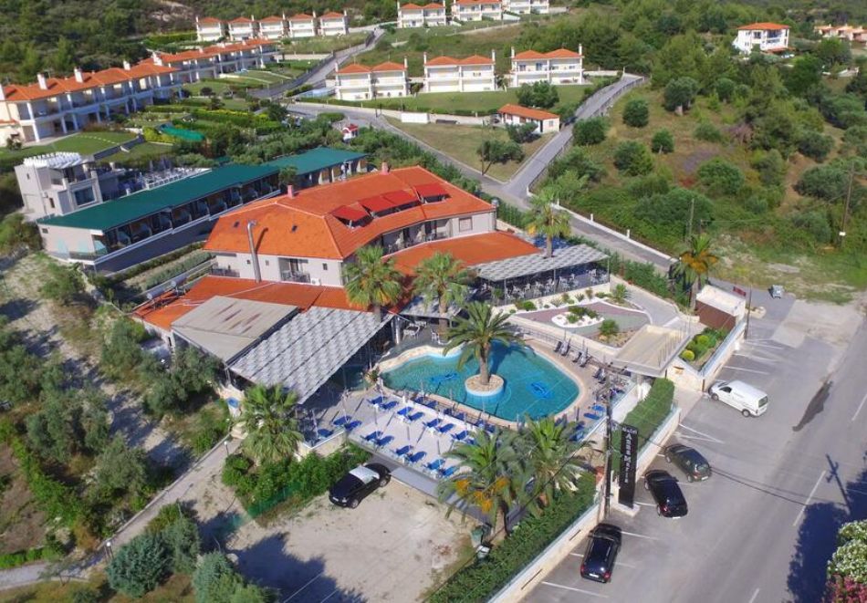През август и септември в хотел Anna Maria Paradise***, Пефкохори, Гърция! Нощувка за ДВАМА със закуска и вечеря + басейн, снимка 2