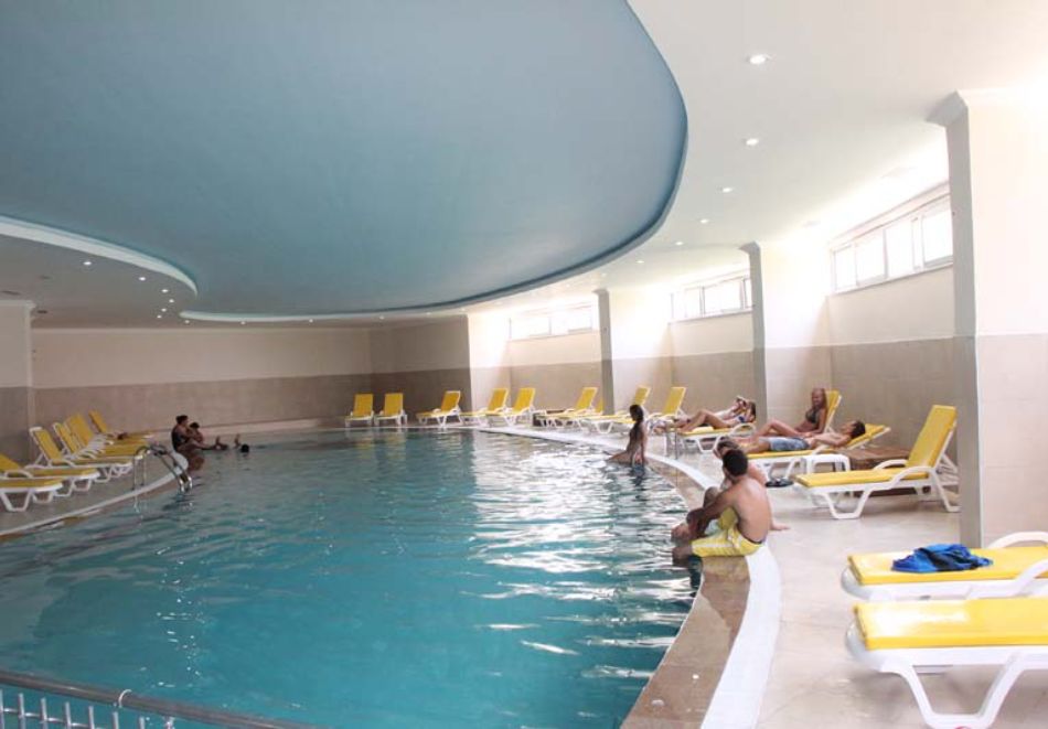 На първа линия в HEDEF BEACH RESORT & SPA 5* Алания, Турция! Автобусен транспорт + 7 нощувки на човек на база Ultra All Inclusive +  басейни и пързалки, снимка 6