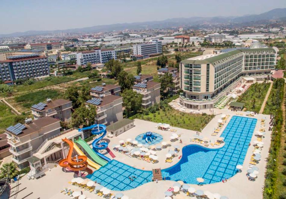 На първа линия в HEDEF BEACH RESORT & SPA 5* Алания, Турция! Автобусен транспорт + 7 нощувки на човек на база Ultra All Inclusive +  басейни и пързалки, снимка 5